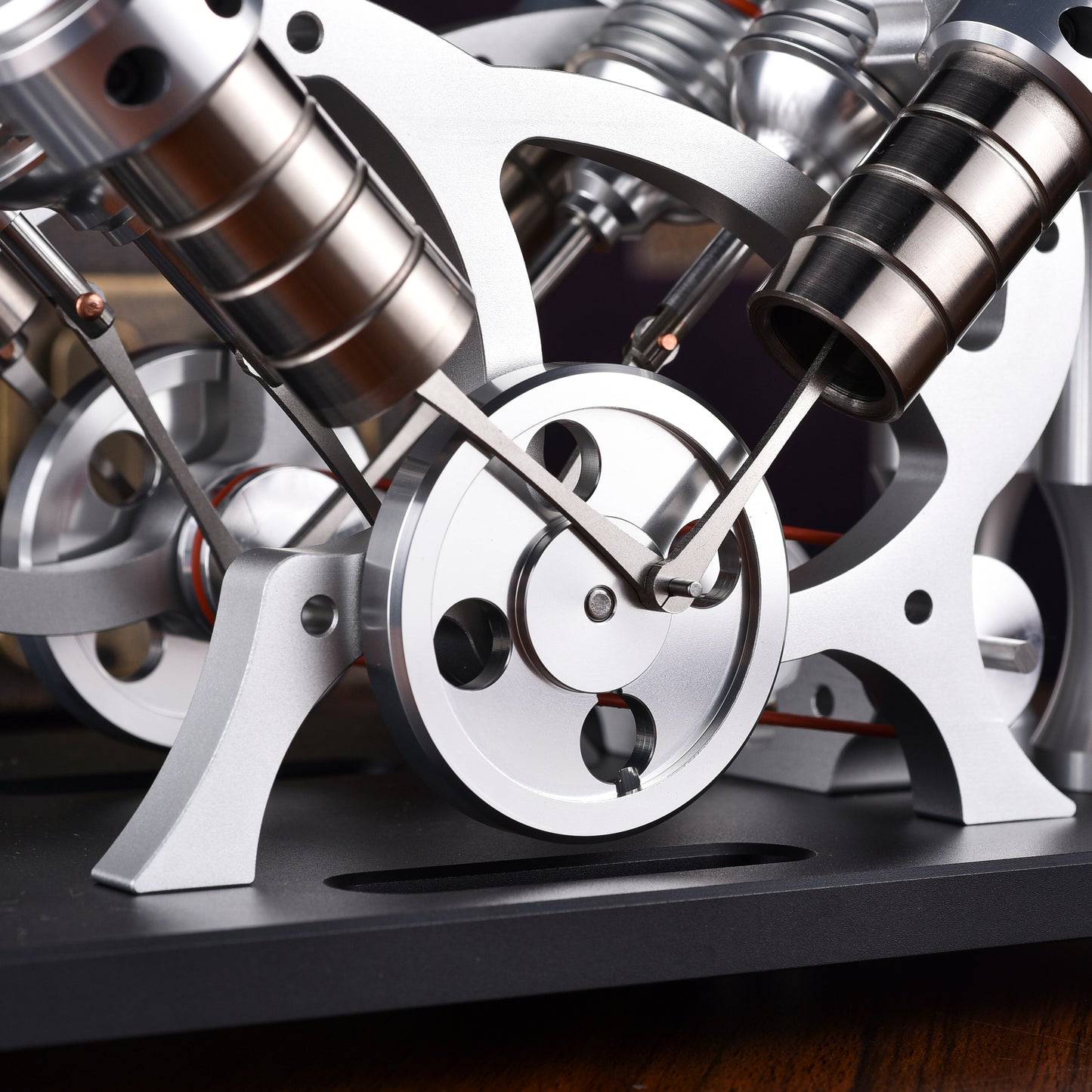 Stirling four-cylinder engine designed for science enthusiasts, educators and collectors